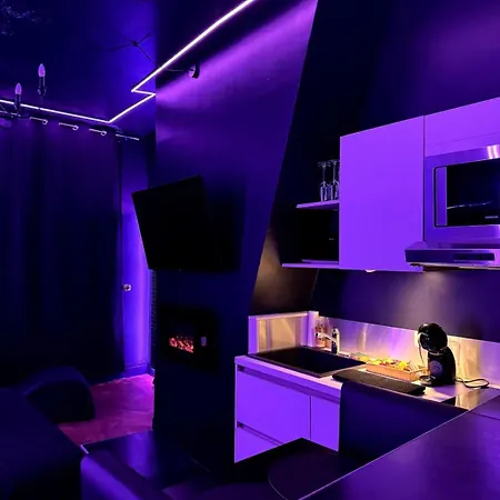 Room, L'interdit شقة روان